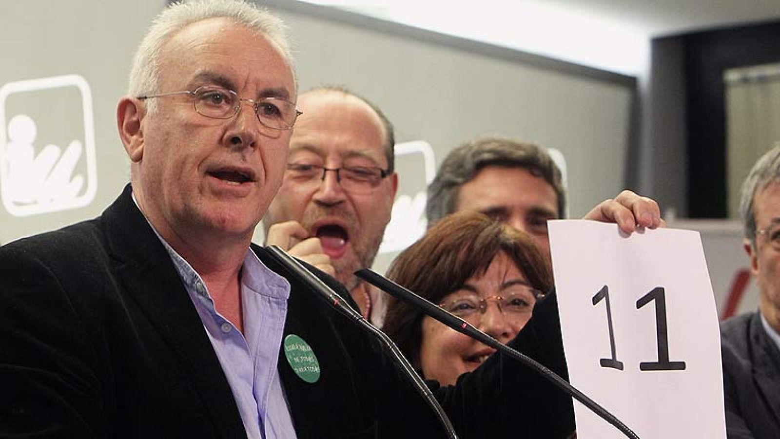 Cayo Lara siente una "gran alegría en la casa del pobre" con los 11 diputados de IU | Ver