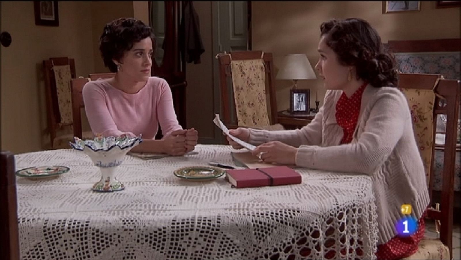 Amar en tiempos revueltos - T7 - Capítulo 54 - Pelayo vende su colección de monedas y da a Marcelino el dinero para que cumpla su sueño - Ver ahora