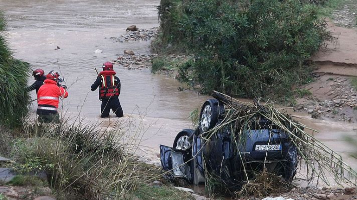 Telediario 1 - Los vecinos de Onda despiden a la familia que murió arrastrada por el agua