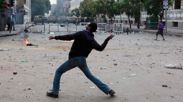 Telediario 1 - AI acusa a la junta militar de 'aplastar' la represión y la equipara con la de Mubarak