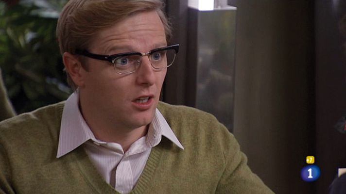 Amar en tiempos revueltos - Julio, tachado de homosexual