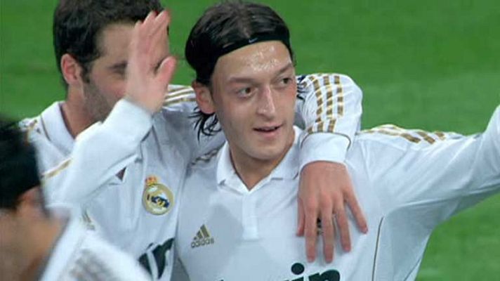 Champions League - Ozil hace el cuarto (4-0)