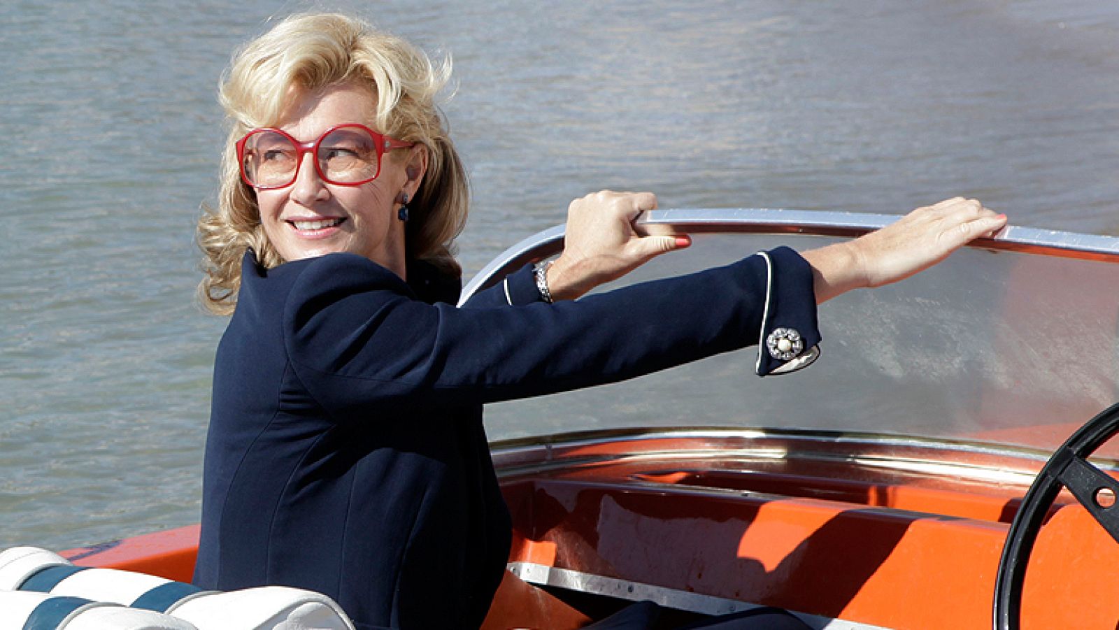 Mercedes aprende a nadar