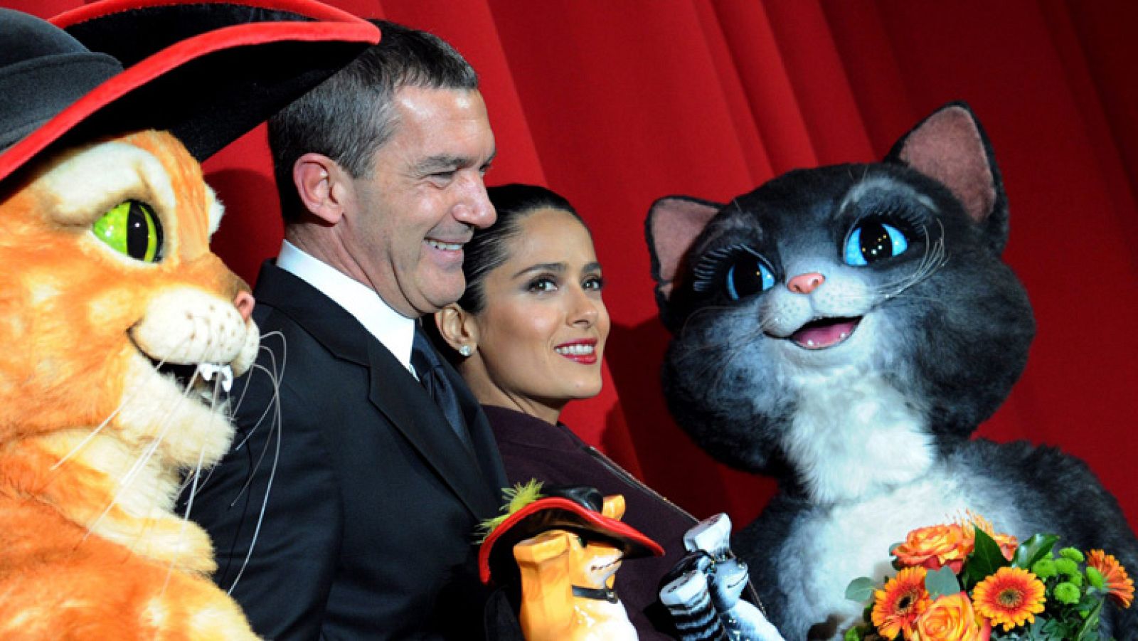 Salma Hayek y Antonio Banderas presentan "El gato con botas"