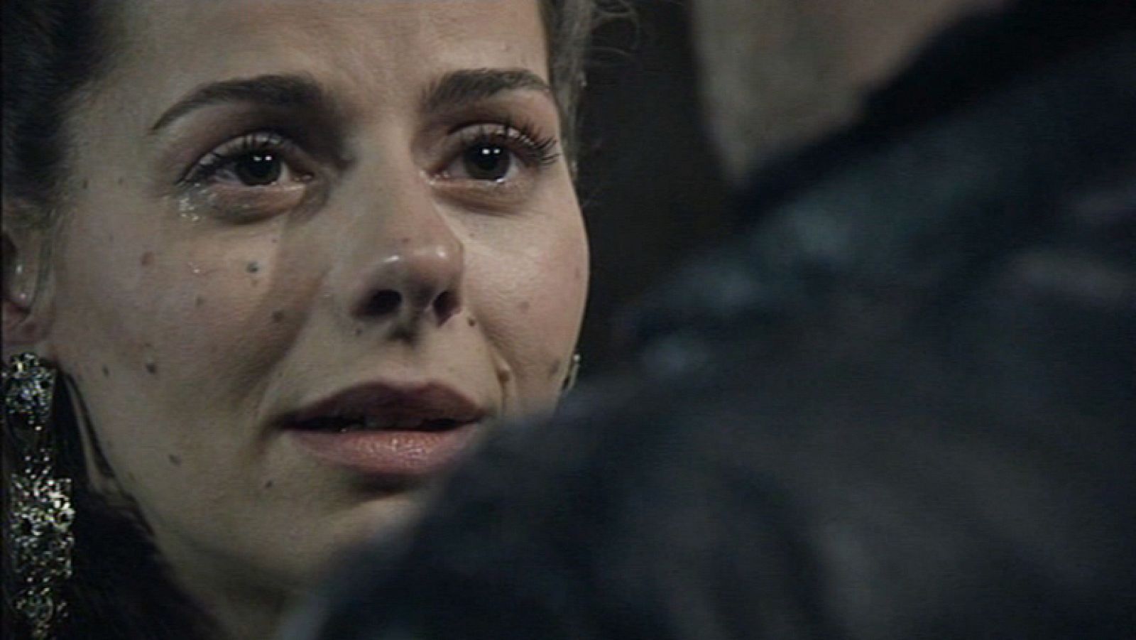 Águila Roja - La alegría de Lucrecia al ver a Hernán vivo | Ver