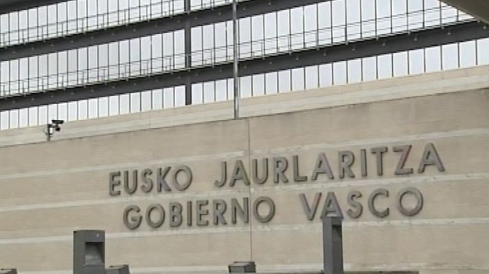 Telediario 1 - Recortes en País Vasco y Cataluña