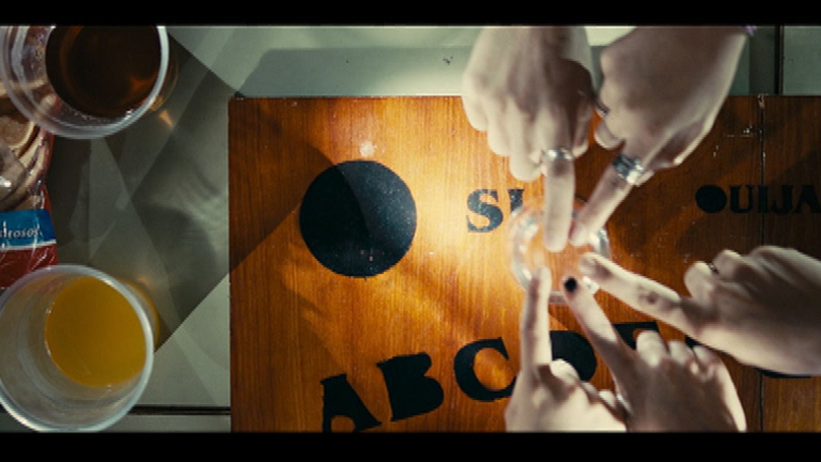 El director de "Promoción Fantasma" chequea el trailer de su próxima película