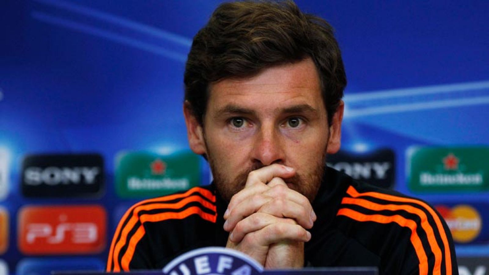 El Chelsea, dirigido por el portugués Andre Villas Boas, vive sus peores momentos a la espera de un Valencia que se crece en la Champions