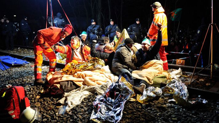 Telediario 1 - Llega a su destino el tren con residuos nucleares tras cruzar alemania en medio de protestas