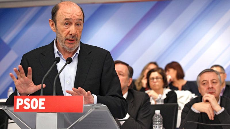 El PSOE decide este lunes si Rubalcaba dará la réplica a Rajoy en la investidura