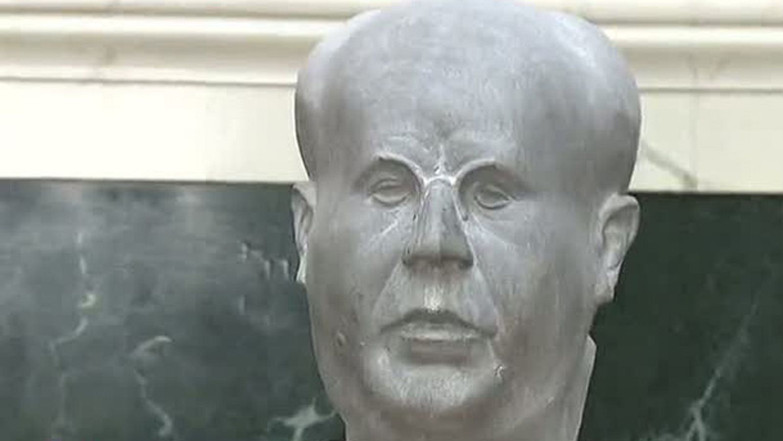 El busto de Manuel Azaña ya está en el Congreso