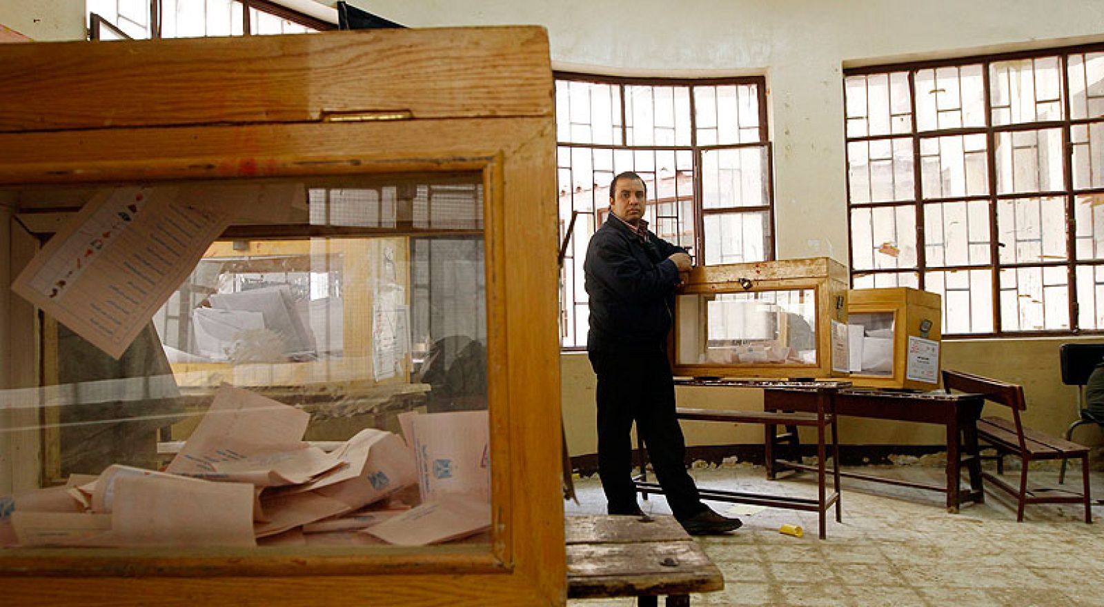 Egipto abre por segundo día sus colegios electorales "hasta que voten todos" | Ver