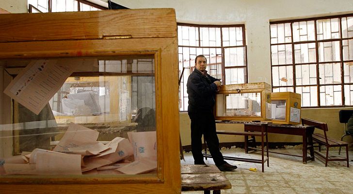  - Egipto abre por segundo día sus colegios electorales "hasta que voten todos"