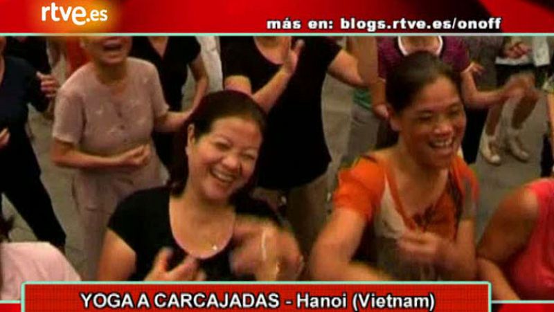 El yoga es un ejercicio físico y espiritual que mejora la forma física y, según sus practicantes, mejora nuestro estado de ánimo. Desde luego, estos vietnamitas están de muy buen ánimo haciendo yoga a carcajadas.