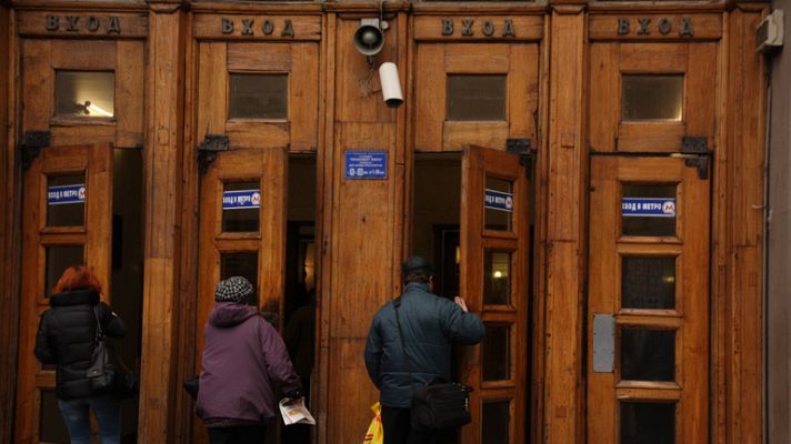 En portada - "Rusia a dos revoluciones". Avance