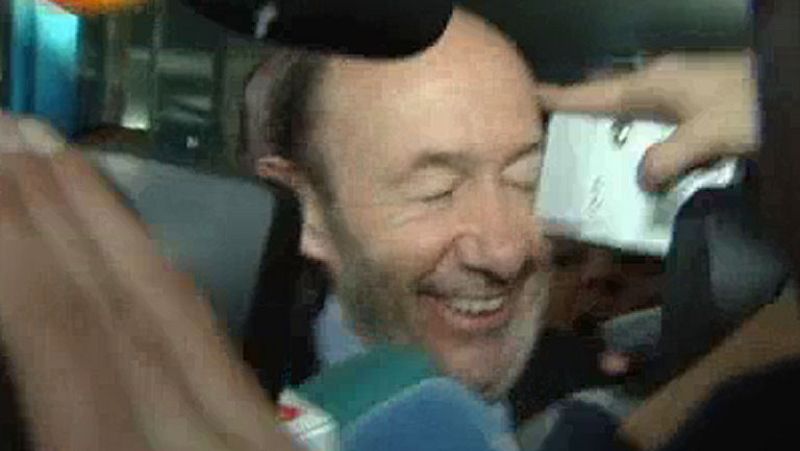 Rubalcaba golpeado involuntariamente con la grabadora de un periodista