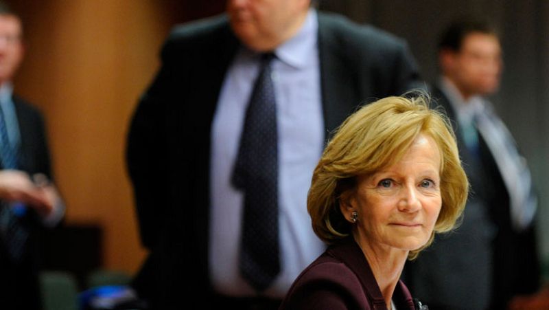 Elena Salgado se despide como ministra de Economía, ya en funciones, en Bruselas