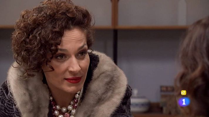 Amar en tiempos revueltos - Angi y Rocío, gran duelo de damas