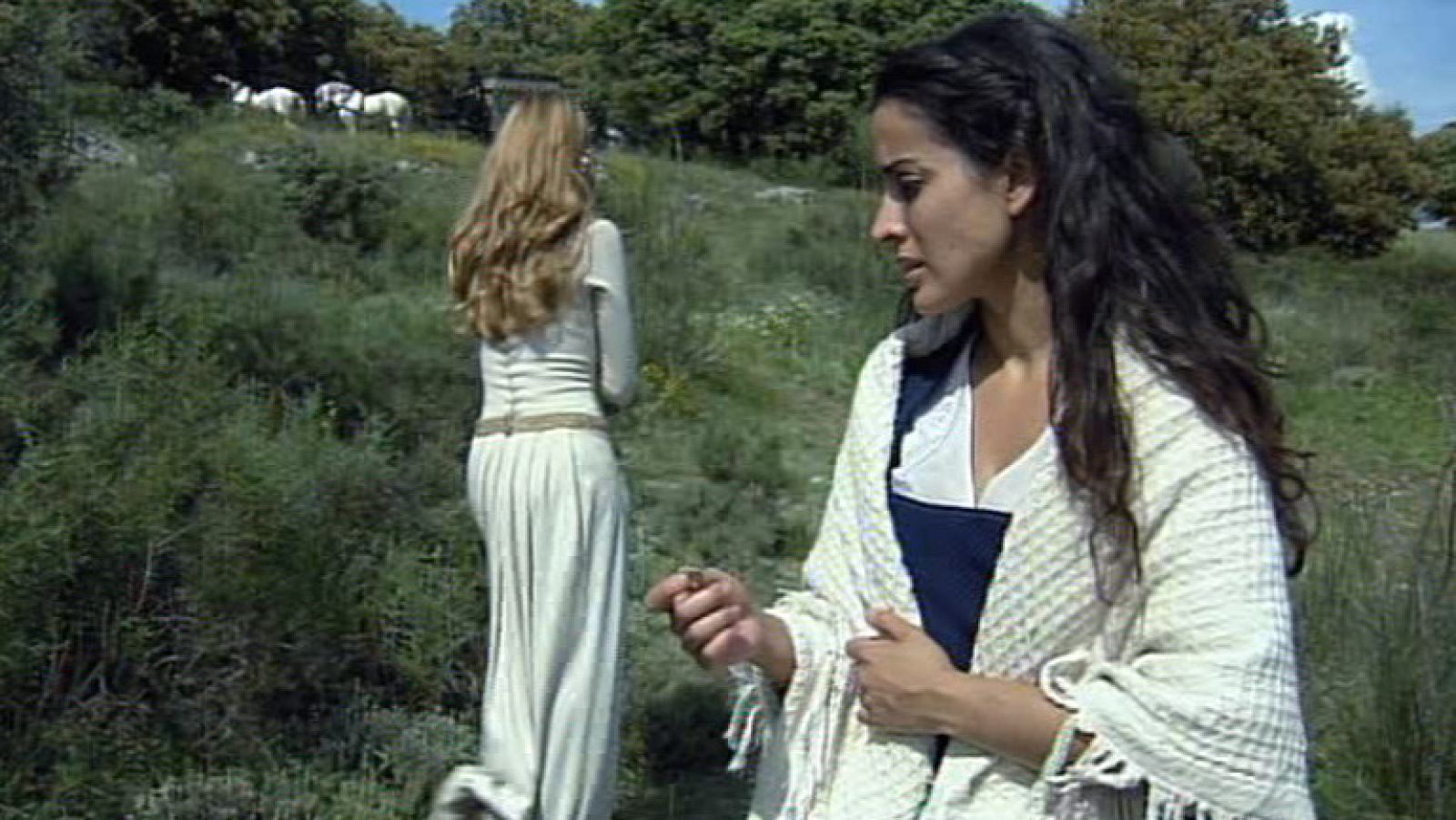 Águila Roja - Eugenia llama a Margarita | Ver