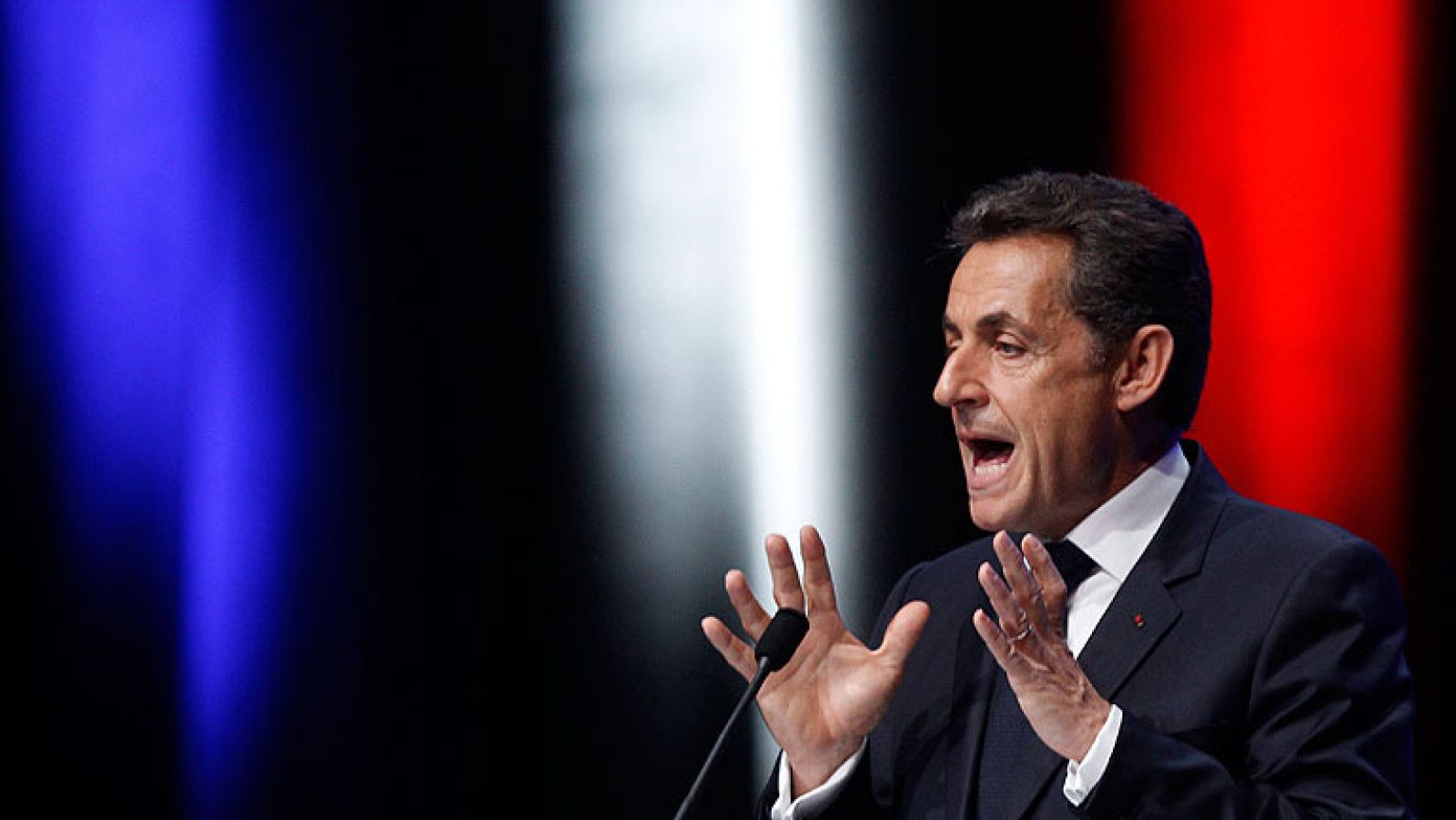 Merkel y Sarkozy se reunirán el lunes en París para hablar de sus planes para el futuro de la Unión Europea. Sus propuestas las presentarán a sus socios europeos en la próxima Cumbre del dia 9 en Bruselas.