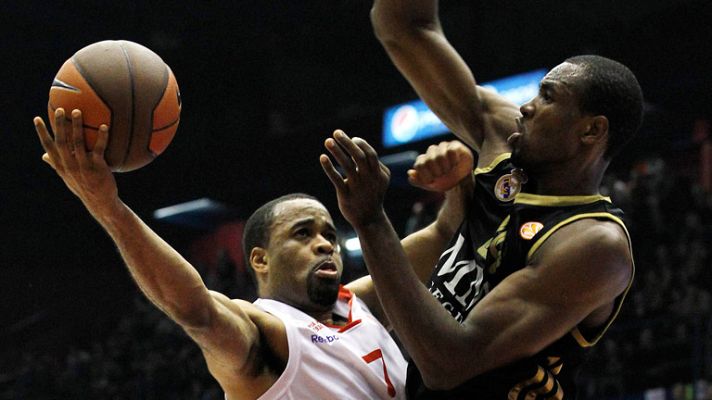 Telediario 1 - Madrid y Barça cumplen pero Caja Laboral no