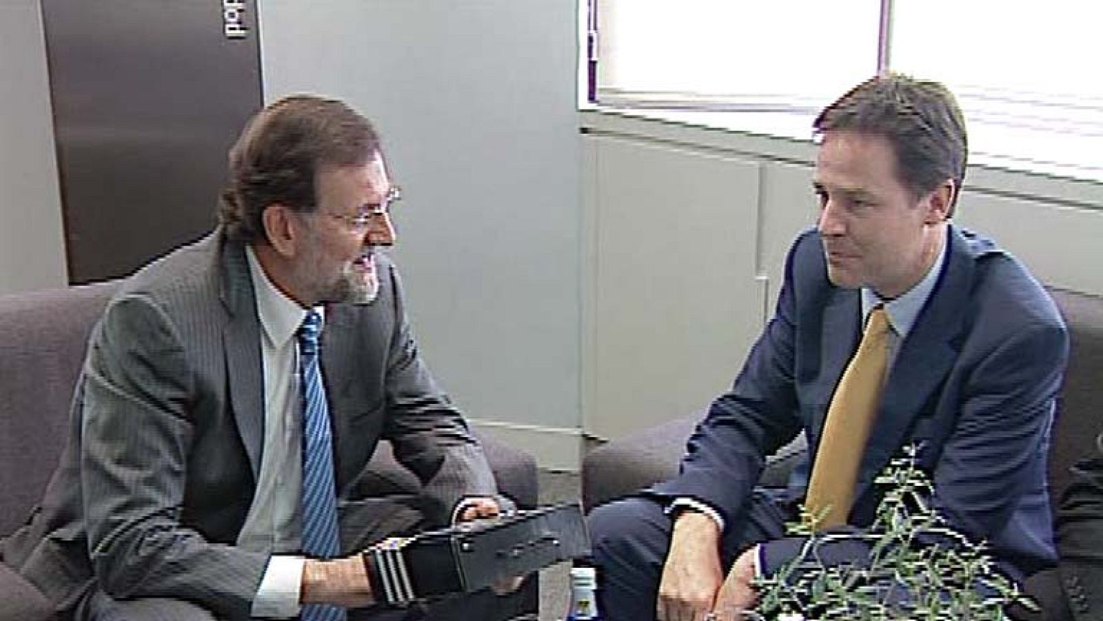 Rajoy recibe en Génova a Nick Clegg, viceprimer ministro británico - Informativo 24h | Ver