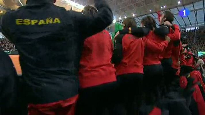  - 'Feli' se emociona, Ferrer sonríe