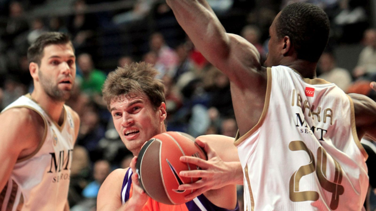 Rudy Fernández y Serge Ibaka se despidieron del Real Madrid en un  gran partido que se resolvió en el tercer cuarto y significó la  octava victoria consecutiva de los de Pablo Laso (81-64) ante un  rival de entidad como el Valencia Basket.