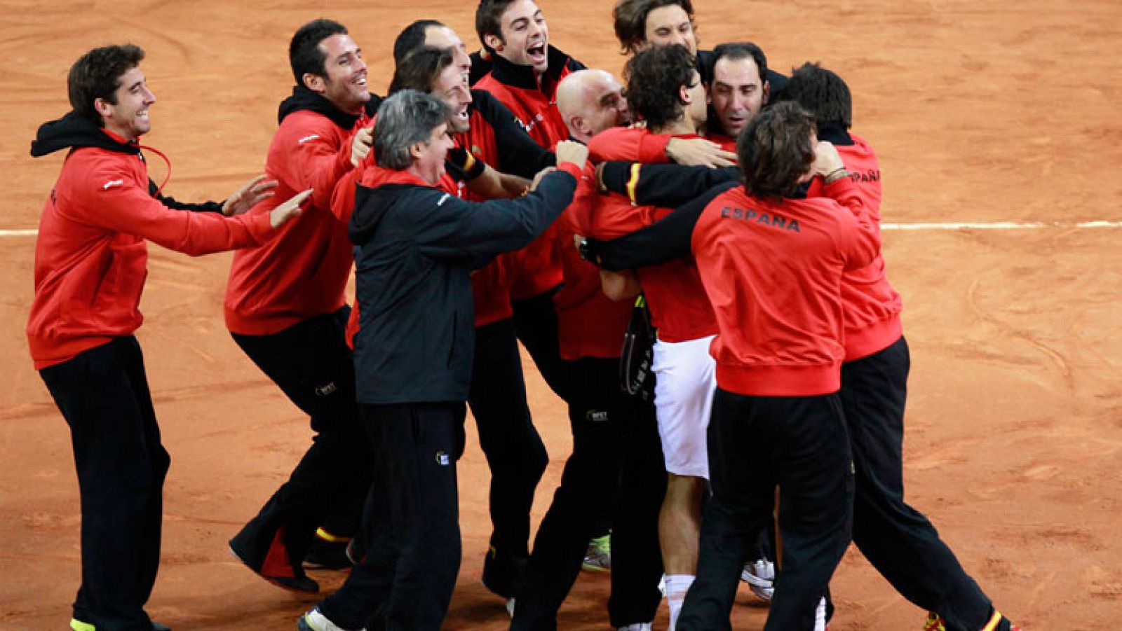 Fiestón en La Cartuja | Ver