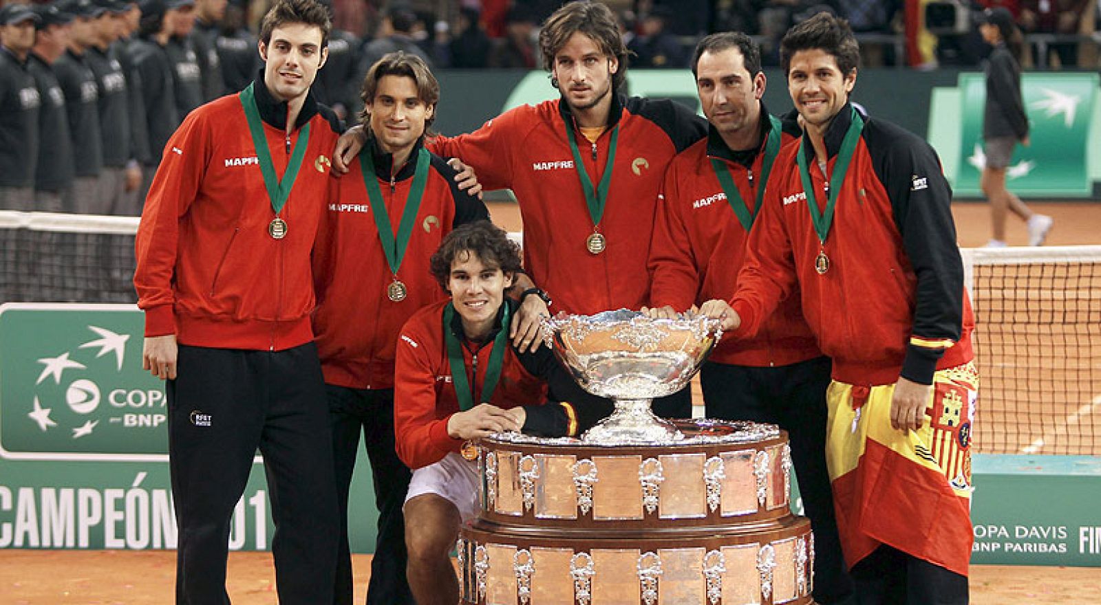 Telediario Matinal en cuatro minutos - 05/12/11 | Ver