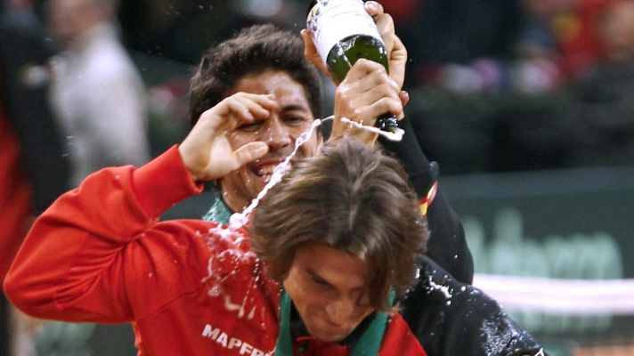 Telediario 1 - Fiesta y bromas por la quinta Davis