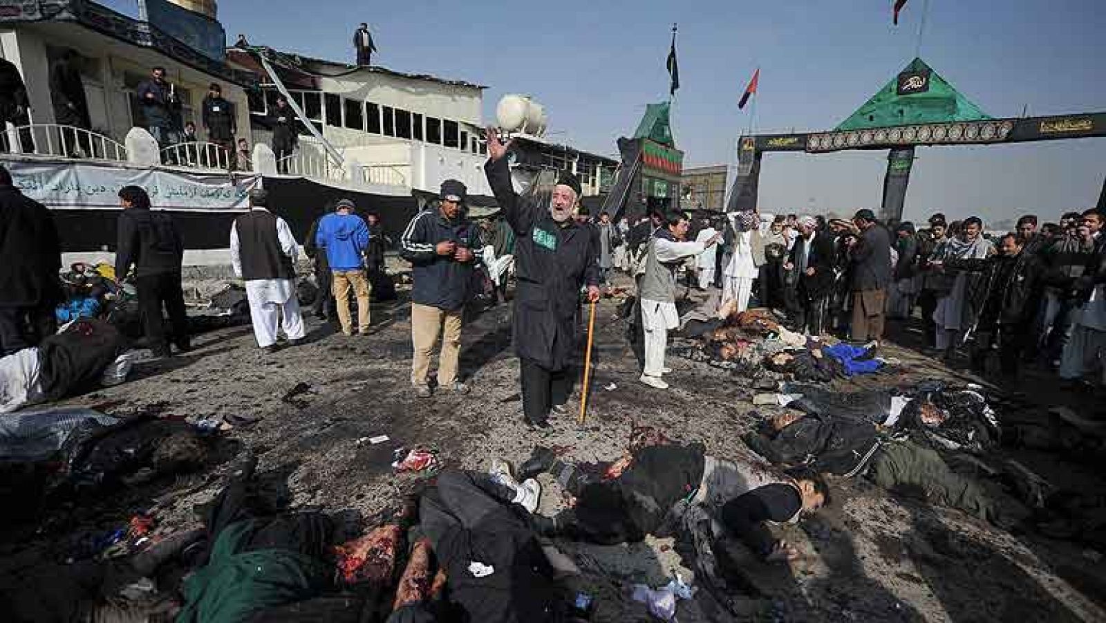 Decenas de personas han muerto y más de un centenar han resultado heridas en un atentado suicida registrado este martes en una mezquita del sur de Kabul