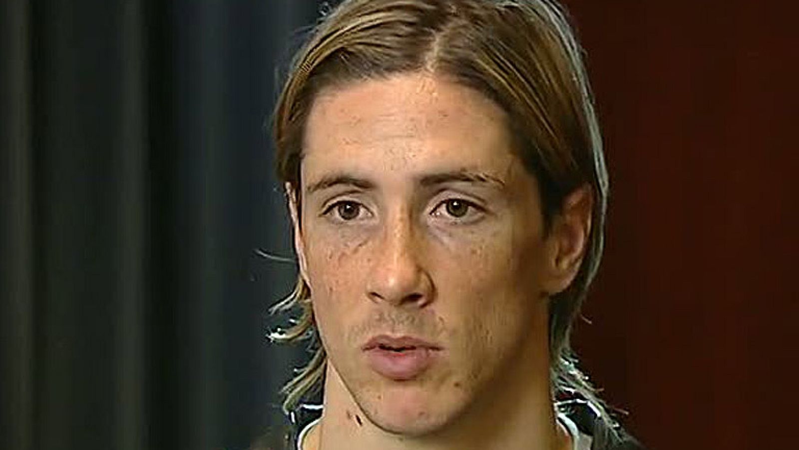 El delantero del Chelsea Fernando Torres asegura que "está muy caro" jugar en Inglaterra y cree que "no hay urgencias" en el Chelsea. Respecto a la Eurocopa, asegura que espera "estar allí", aunque reconoce que irán los mejores. Además, ha elogiado e