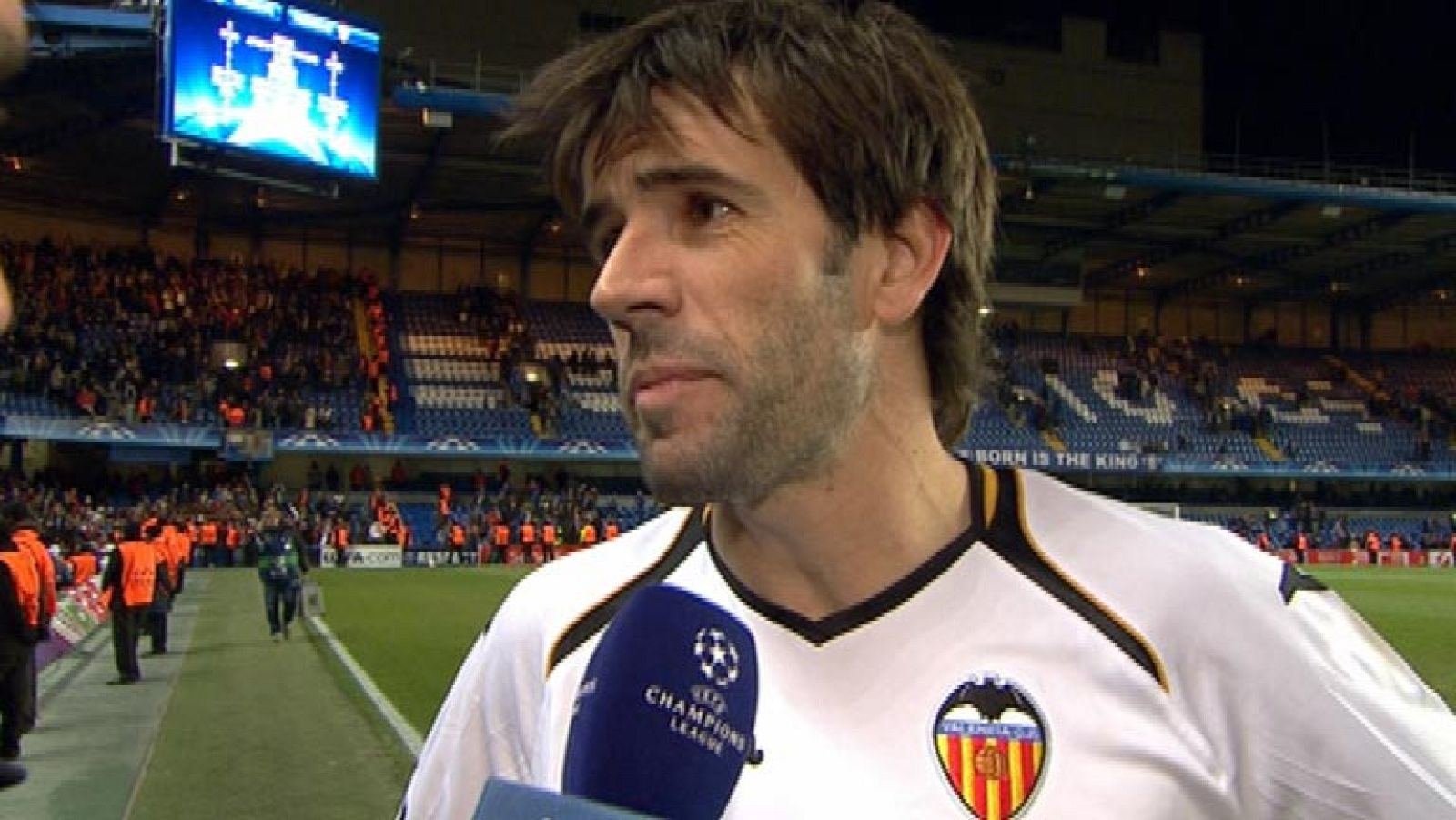 "La afición lo merece", ha declarado el capitán del Valencia a TVE tras caer en Stamford Bridge frente al Chelsesa y quedar elminado de la Champions