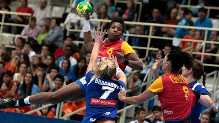 Telediario 1 - Las chicas del balonmano rompen a Corea