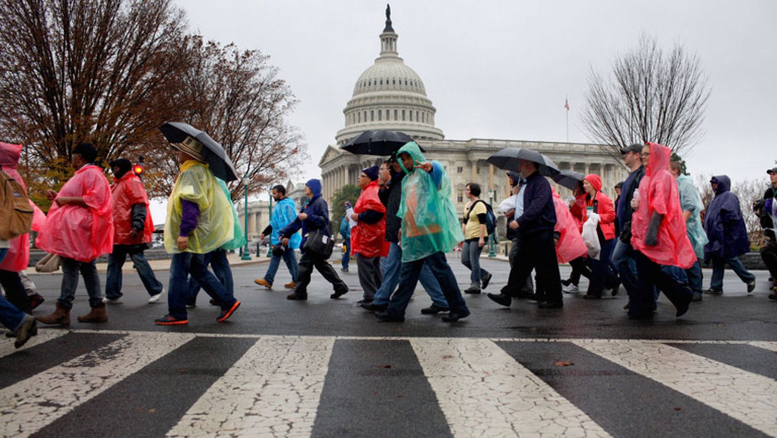 Los activistas de Ocupa Wall Street acampan frente al Capitolio