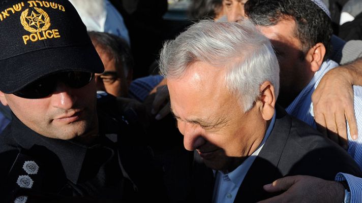 Informativo 24h - El expresidente israelí Katsav ingresa en prisión para cumplir la condena por violación