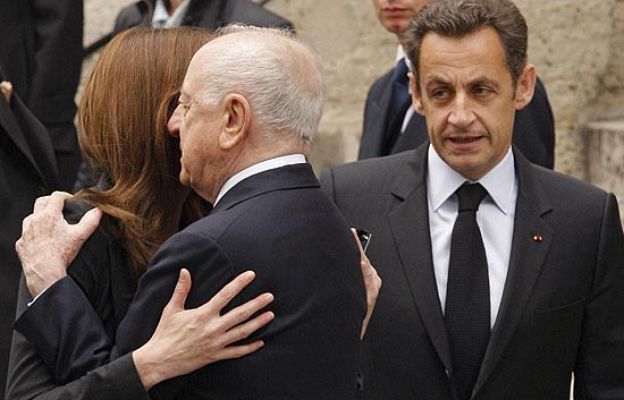  - Francia despide a Yves S. Laurent