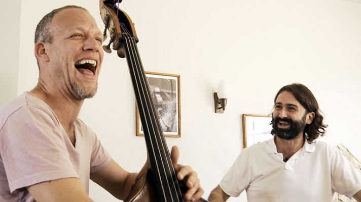 Entre2aguas - Contenido extra capítulo 10 'Entre2aguas': Avishai Cohen habla sobre Paco de Lucía y el flamenco