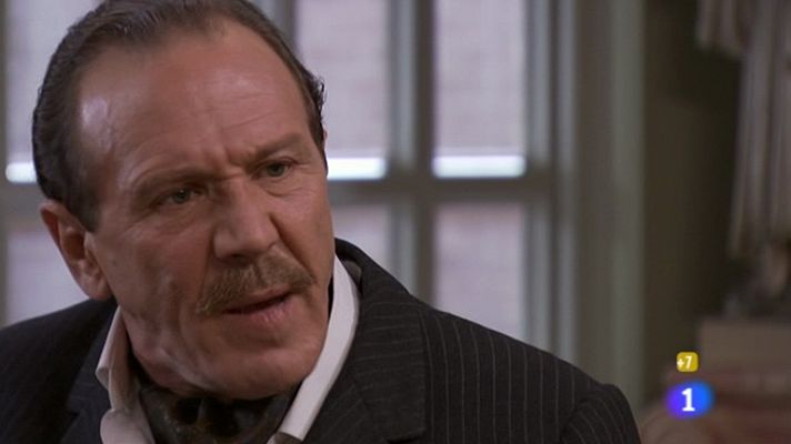 Amar en tiempos revueltos - Víktor insulta y desprecia a Angi