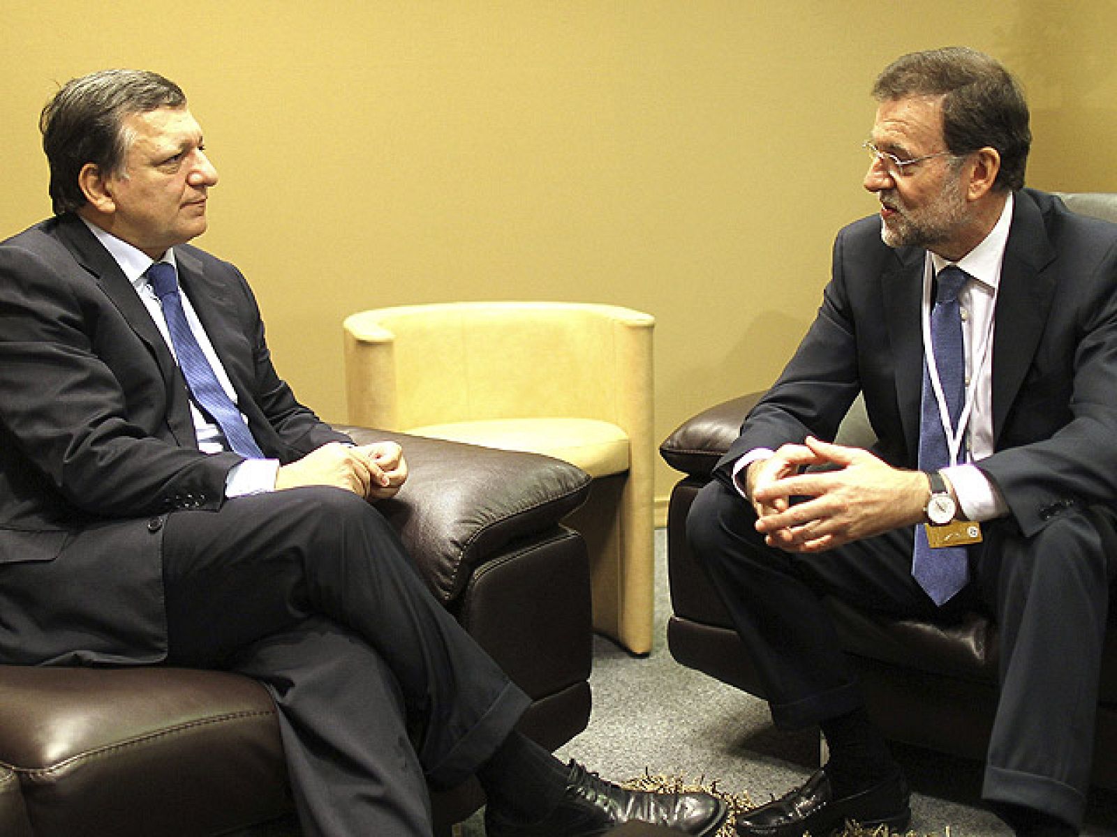 Rajoy analiza con Barroso las diferentes soluciones propuestas  a la crisis del euro
