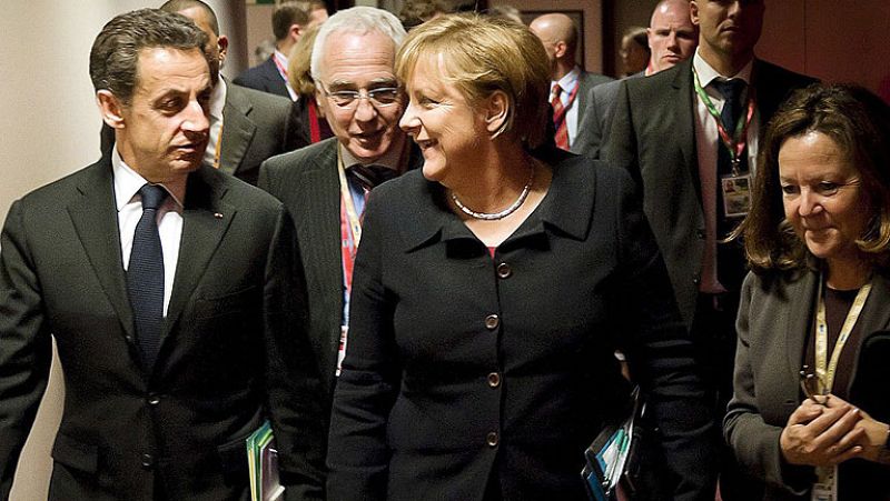 Los 27 buscan alcanzar una serie de acuerdos que permitan superar la crisis del euro.