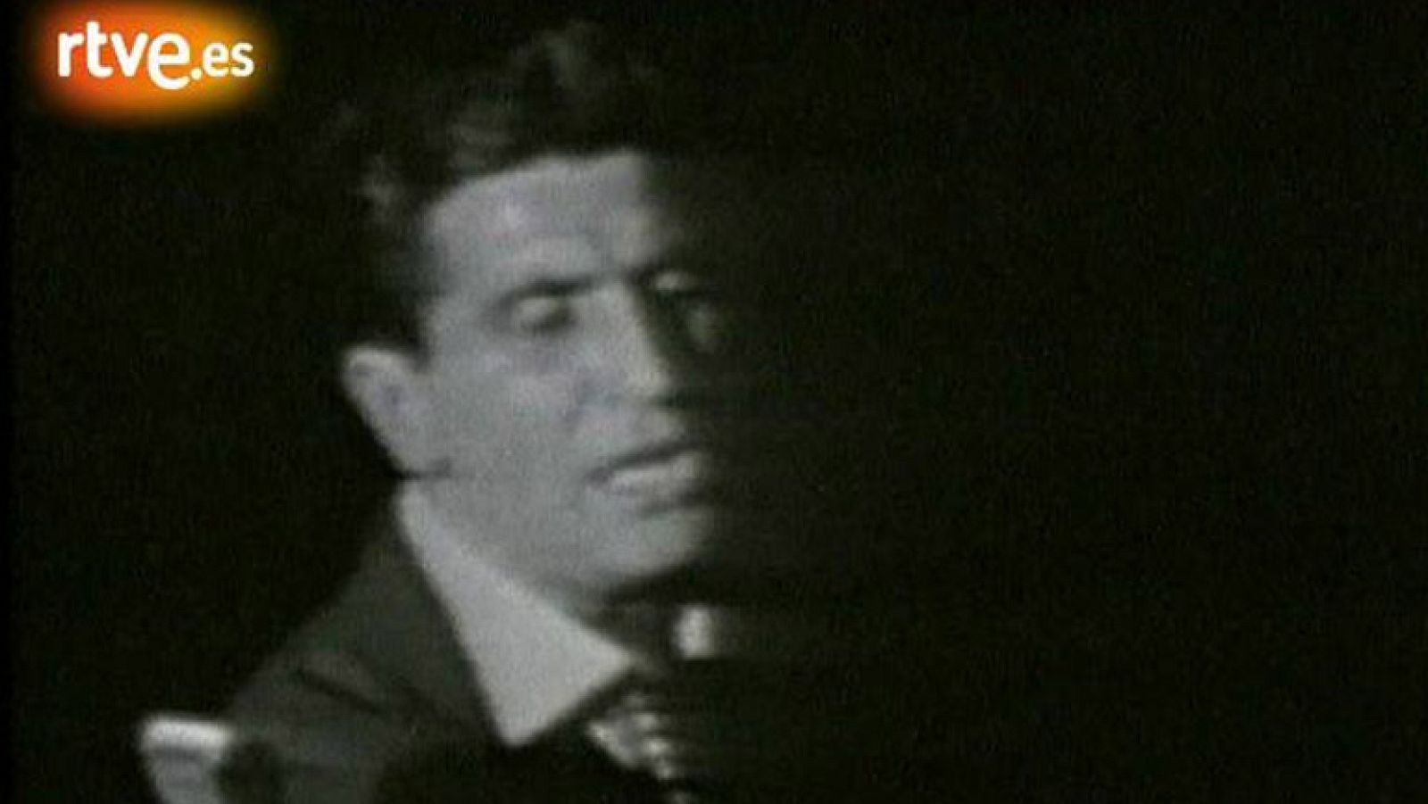 Muere Gilbert Bécaud (2001)