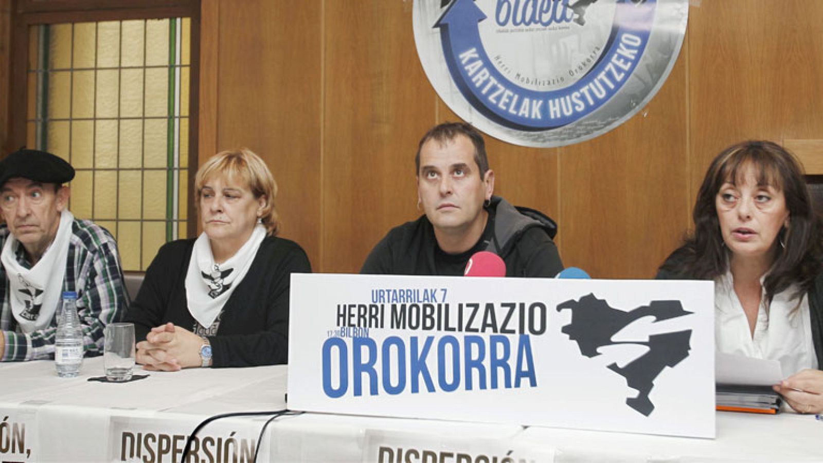 Los etarras presos presionan en busca de beneficios penitenciarios