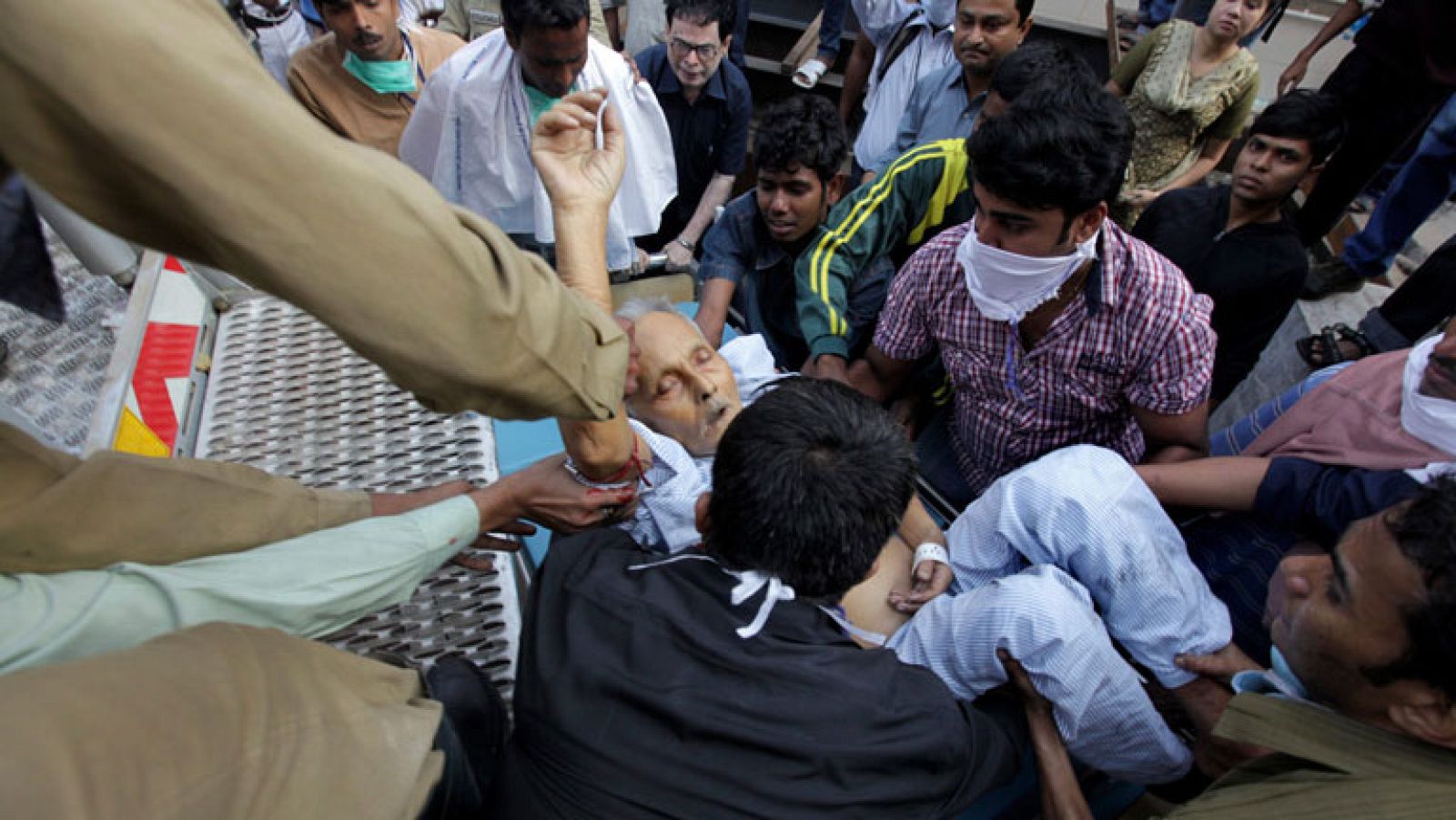 73 personas han muerto en el incendio de un hospital de Calcuta