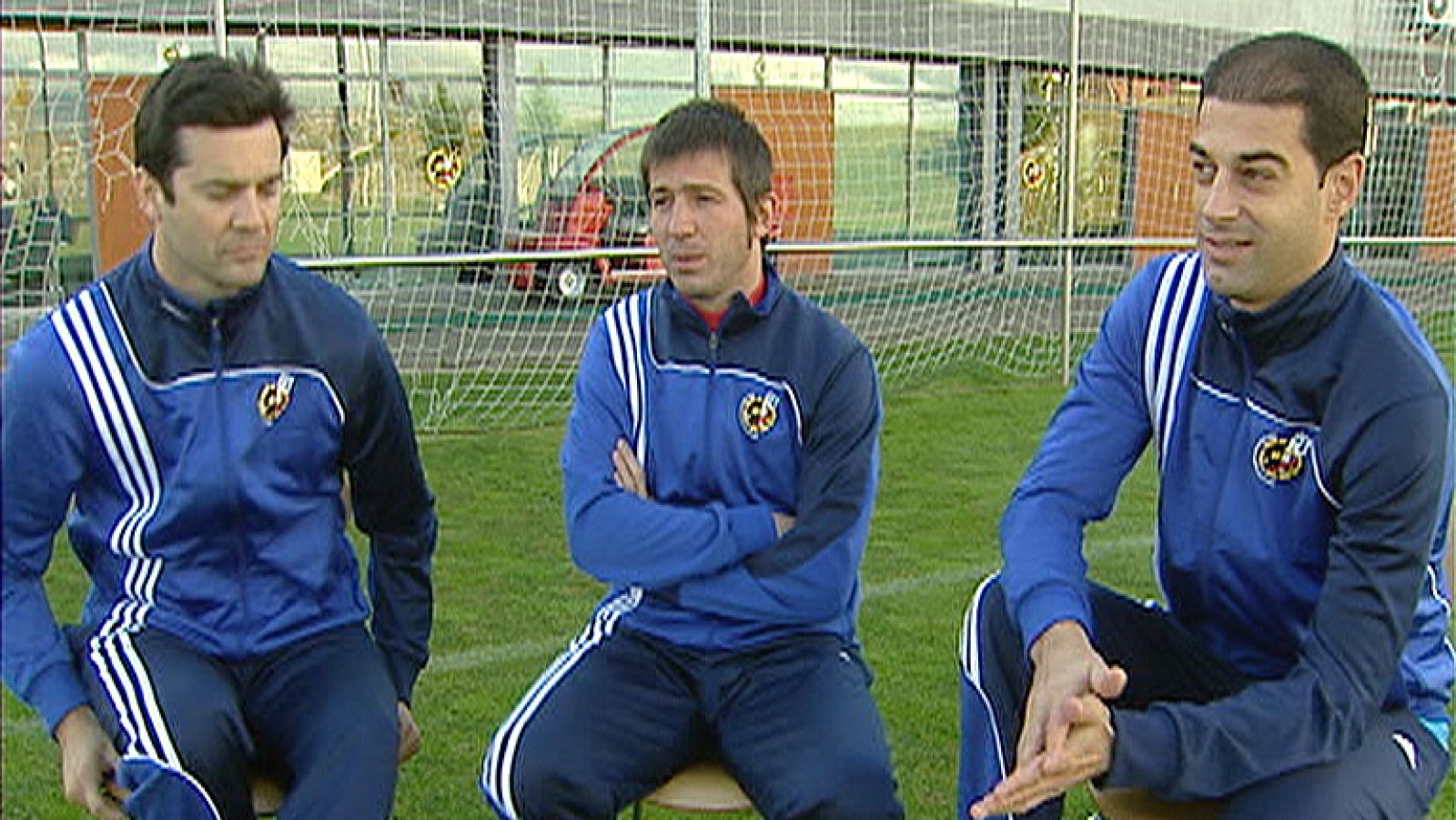 Exjugadores como Solari, Celades o Gerard tienen experiencia y bastante en los 'clásicos'. Ahora tratan de convertirse en entrenadores pero a la hora de adivinar un resultado en el Madrid-Barça no se mojan. En lo que sí coinciden es que una victoria