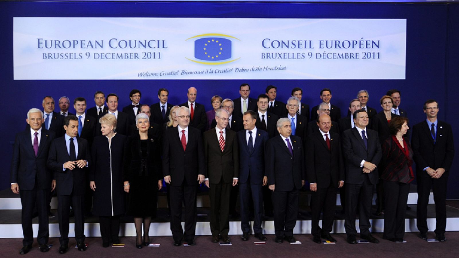 Telediario 2 en cuatro minutos - 09/12/11