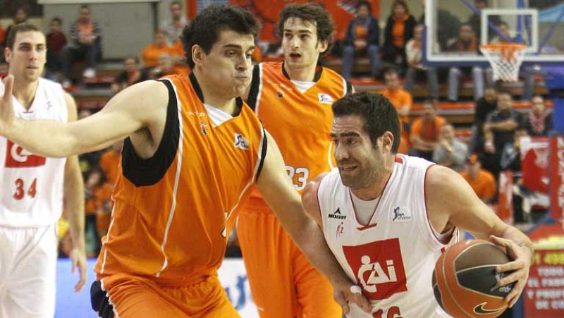 El CAI jugaba sin Hettsheimeir ni Archibald y su pívot titular, Fontet, cayó lesionado durante el partido. Con cuatro pequeños, una zona 2-3 y mucho valor, los de Abós forzaron la primera prórroga y se llevaron el partido en la segunda, por 88-95.