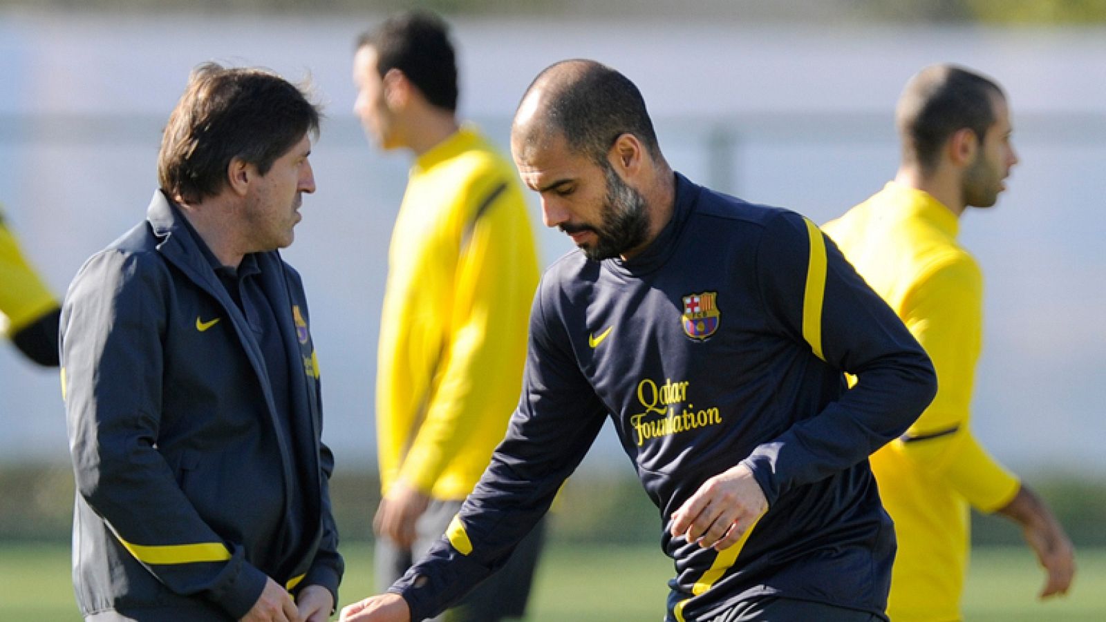 El FC Barcelona realizó su primer entrenamiento en Yokohama, centro de Japón, ciudad en la que se aloja y jugará sus partidos del Mundial de Clubes de la FIFA, ante una gran expectación de medios de comunicación y aficionados japoneses.