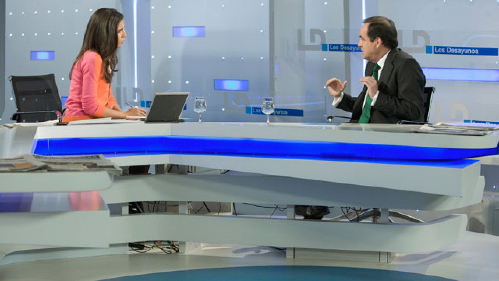 Bono defiende la "imparcialidad" de TVE - Los desayunos | Ver